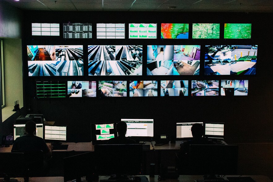 More Photos Of 1515 Round Table Dr, Dallas Warehouse For Lease