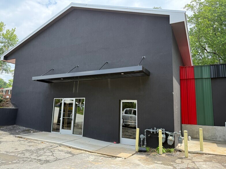 More Photos Of 115 Mill St, Woodstock Freestanding For Lease