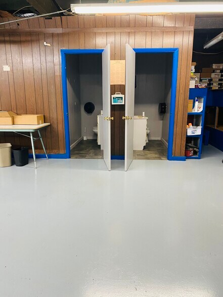 More Photos Of 721 Highway 5 N, Mountain Home Storefront For Sale