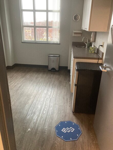 More Photos Of 3510 Clinton Pl, Lawrence Medical For Lease