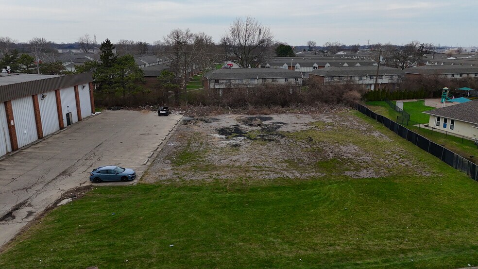 More Photos Of 511 Industrial Mile Rd, Columbus Warehouse For Sale