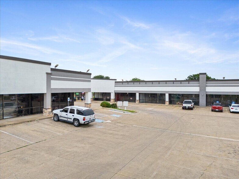 More Photos Of 3005-3007 S Carrier Pky, Grand Prairie Unknown For Lease