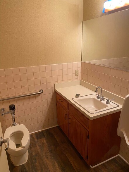 More Photos Of 11930 Goldring Rd, Arcadia Light Distribution For Lease