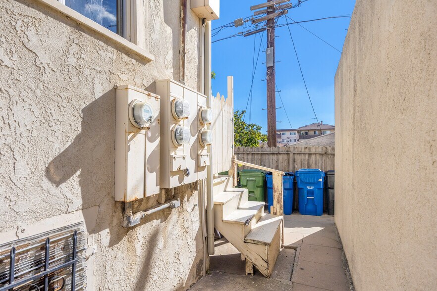 More Photos Of 963 W 9th St, San Pedro Apartments For Sale