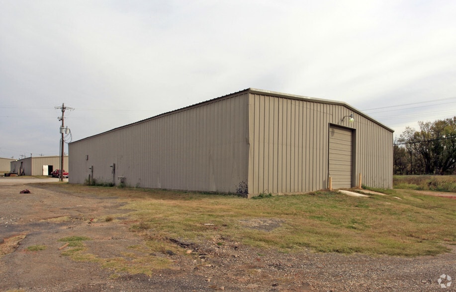 More Photos Of 811 S Sunnylane Rd, Moore Unknown For Lease