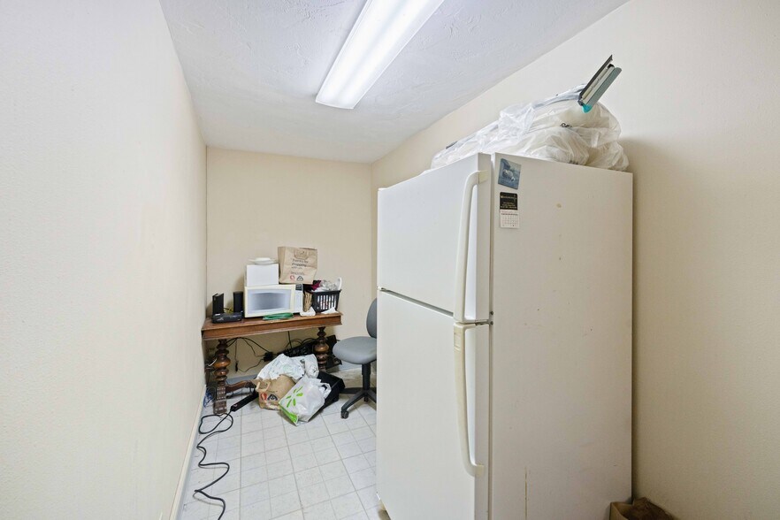 More Photos Of 2184 Broadway Ave, North Bend Office For Sale