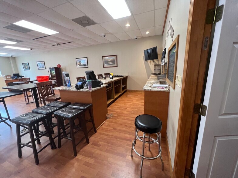 More Photos Of 699 Bultman Dr, Sumter Storefront Retail Office For Lease