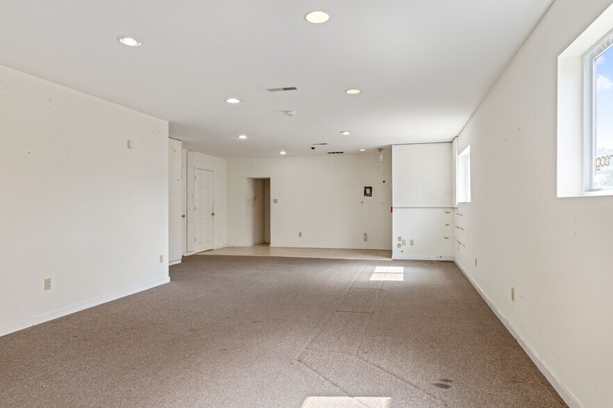 More Photos Of 7026 Ridge Ave, Philadelphia Storefront For Sale