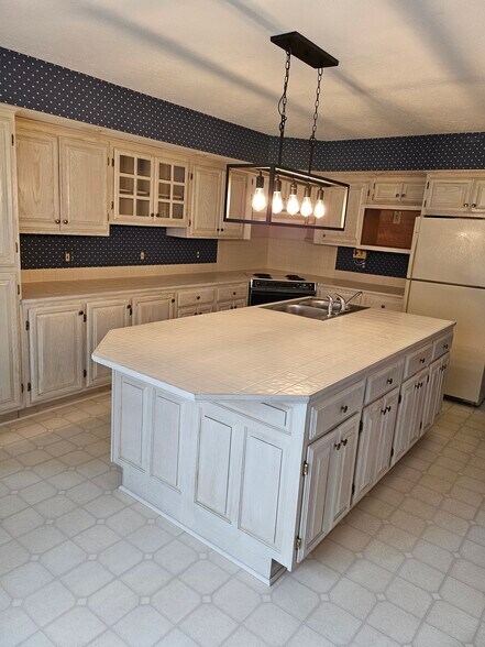 More Photos Of 714 College Dr, Anderson Apartments For Sale