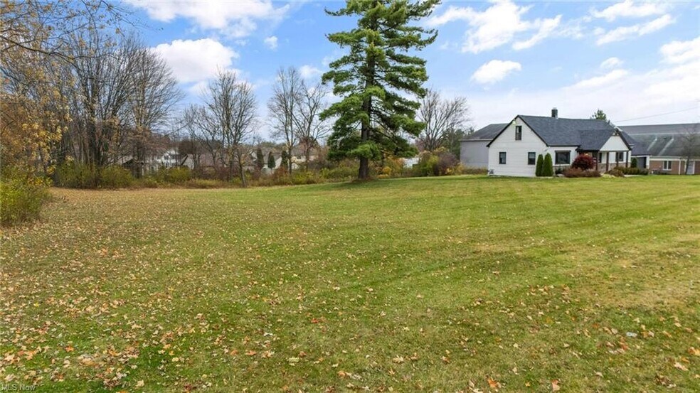 More Photos Of 784 McClurg Rd, Youngstown Office For Sale