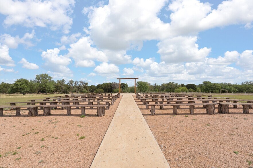 More Photos Of 3119 County Road 2730, Glen Rose Lodge Meeting Hall For Sale