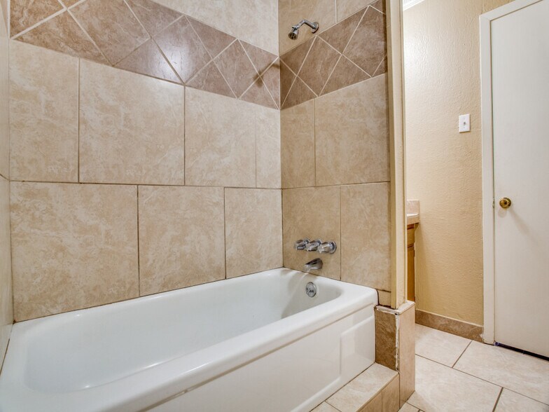 More Photos Of 6601-6701 May Dr, Waco Multifamily For Sale