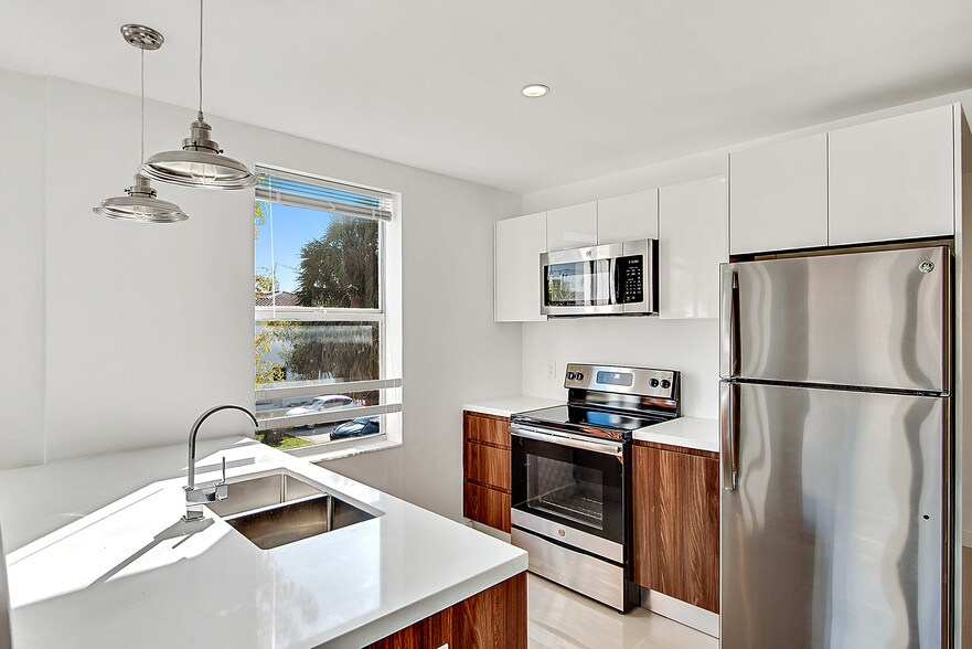 More Photos Of 924 Marseille Dr, Miami Beach Apartments For Sale