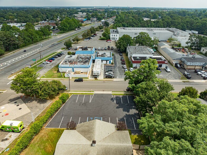 More Photos Of 1698 Roosevelt Ave, Bohemia Office For Sale