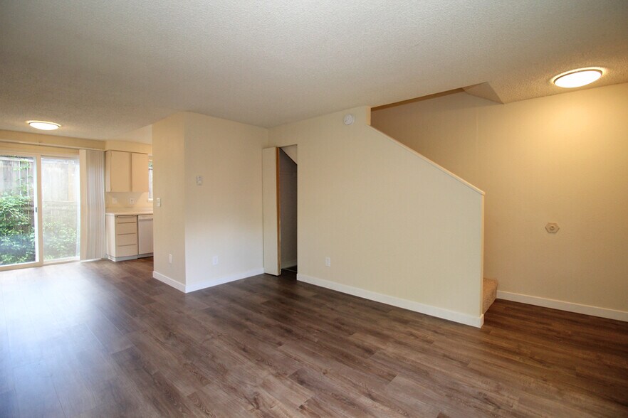 More Photos Of 1822 SE Ash St, Portland Multifamily For Sale