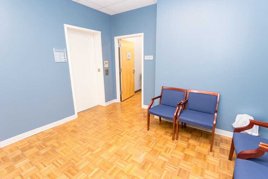 More Photos Of 1139 Spruce Dr, Mountainside Medical For Lease