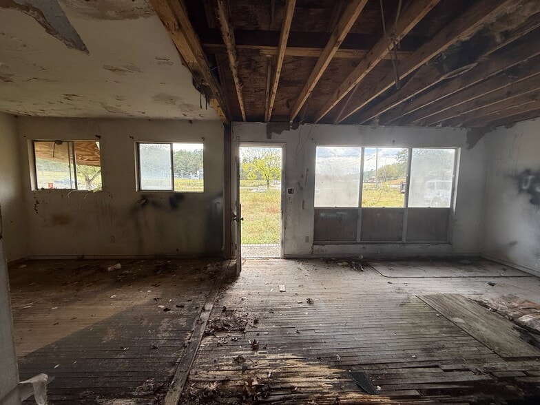 More Photos Of 2033 Winchester Rd, Anniston Flex For Sale