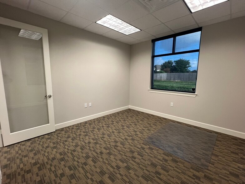 More Photos Of 20008 Champion Forest Dr, Spring Office For Sale