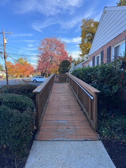 More Photos Of 7217 Poplar St, Annandale Office Residential For Sale