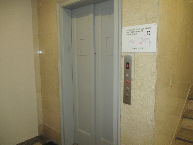 More Photos Of 90-34 161st St, Jamaica Office For Lease