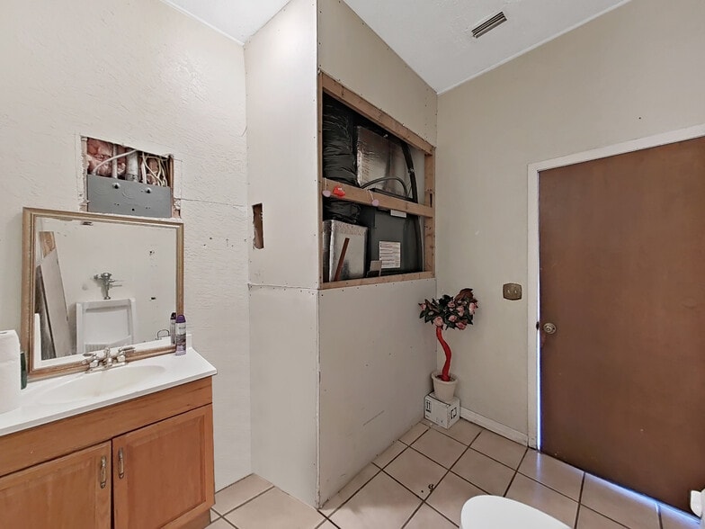 More Photos Of 3201 E Genessee St, Tampa Religious Facility For Sale