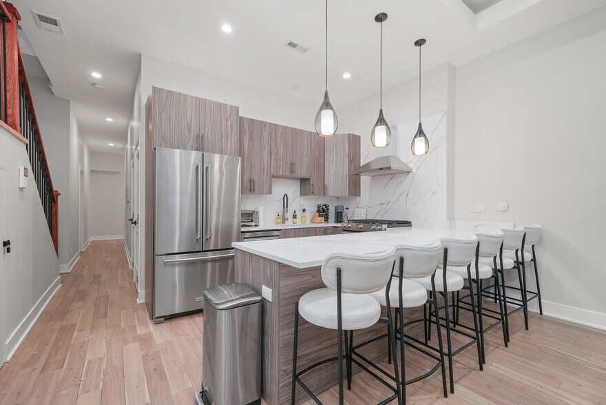 More Photos Of 64 E Cedar St, Chicago Apartments For Sale