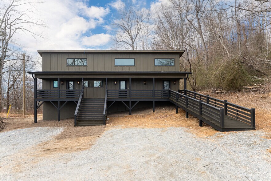 More Photos Of 153 Hackleburg Ln, Hendersonville Multifamily For Sale