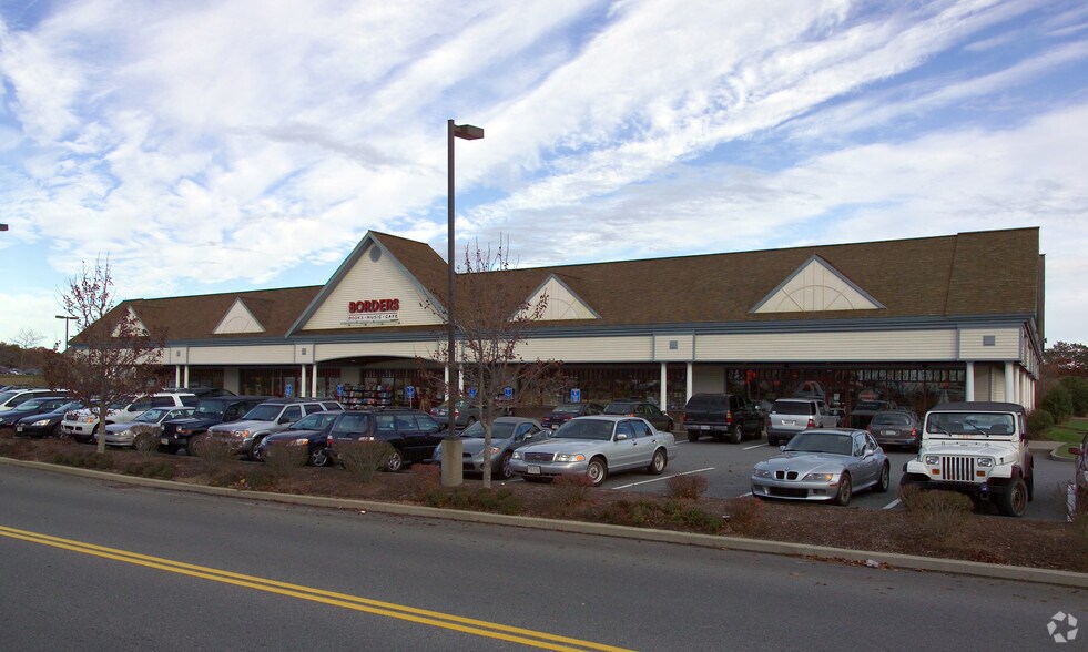 Primary Photo Of 990 Iyannough Rd, Hyannis Supermarket For Lease