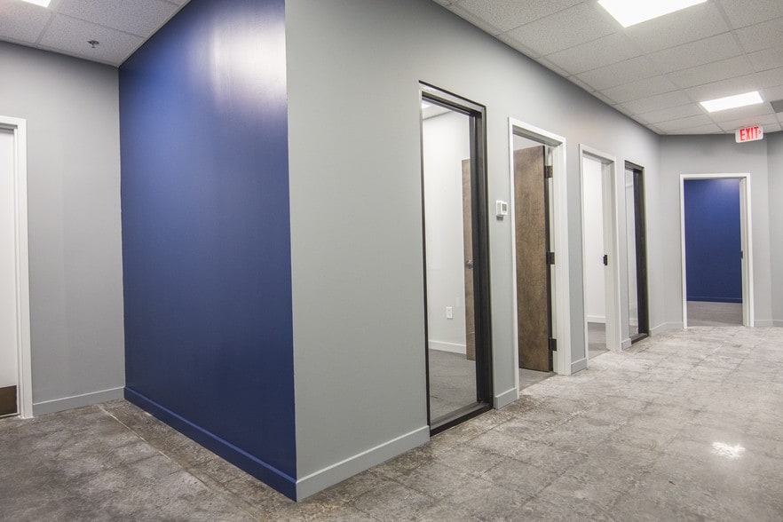 More Photos Of 100 Gardner Park, Peachtree City Warehouse For Lease
