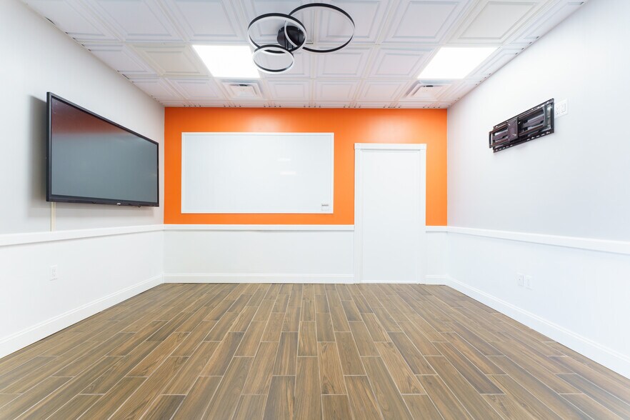 More Photos Of 315 W North St, Brighton Medical For Lease