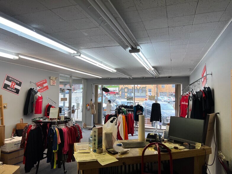 More Photos Of 8 N Main St, Rittman Storefront Retail Office For Lease