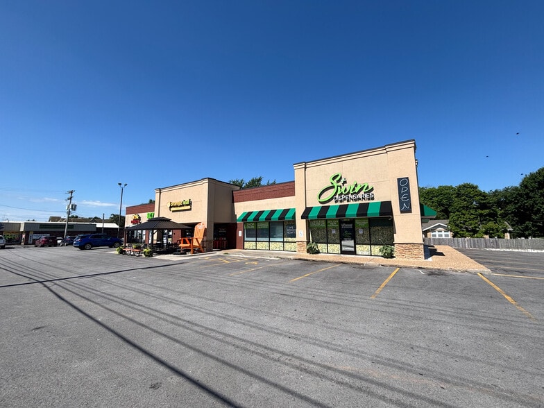 More Photos Of 1011 S Glenstone Ave, Springfield Freestanding For Lease