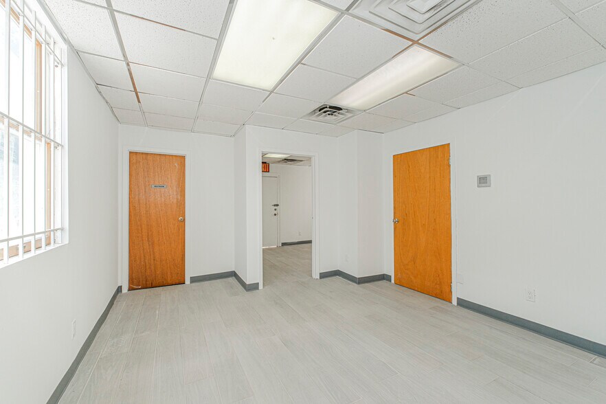 More Photos Of 56 Seguine Ave, Staten Island Storefront Retail Office For Lease