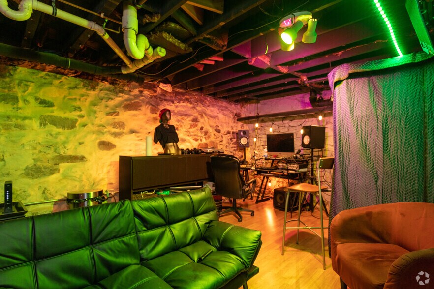 More Photos Of 439-451 S Broad St, Trenton Office For Lease