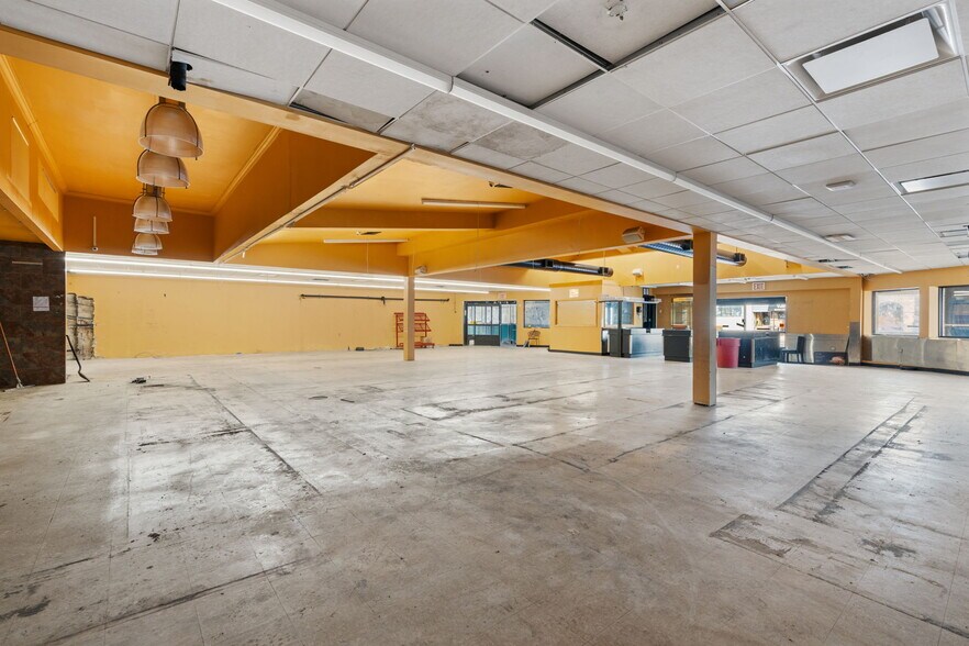 More Photos Of 2270 Hylan Blvd, Staten Island Supermarket For Sale