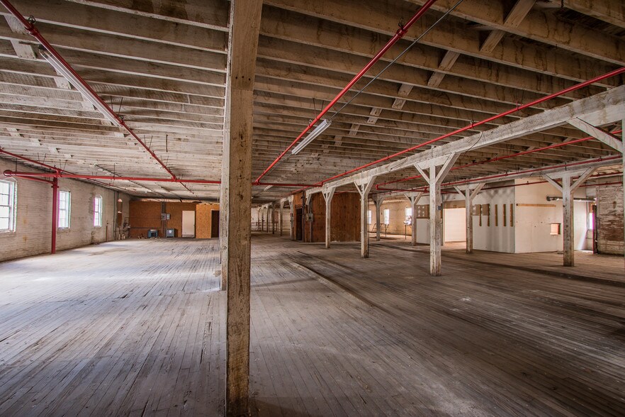 More Photos Of 115 W Clark St, Quincy Warehouse For Sale