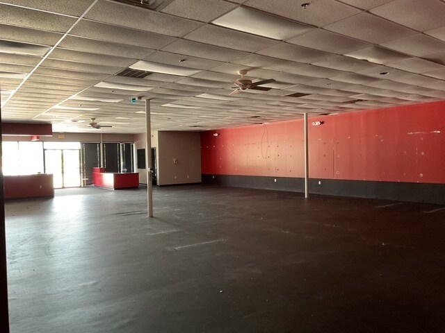 More Photos Of 912 Municipal Dr, Brandon Storefront For Lease