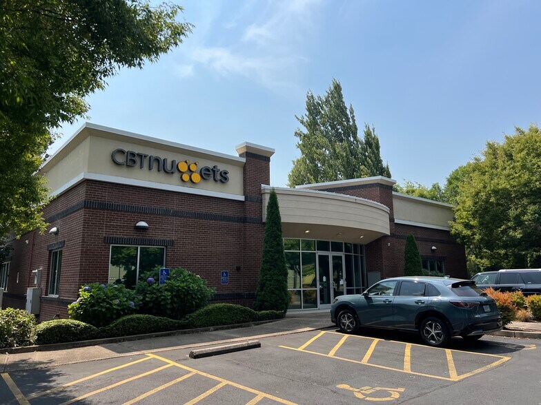 Primary Photo Of 2850 Crescent Ave, Eugene General Retail For Lease
