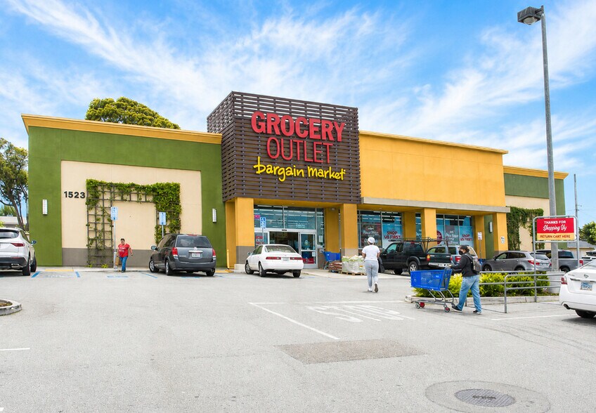 More Photos Of 1523 Fremont Blvd, Seaside Supermarket For Sale