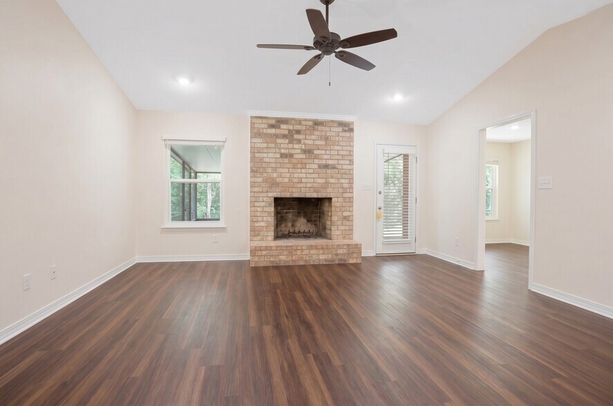 More Photos Of 6904 Fairfield Dr, Pensacola Office For Sale