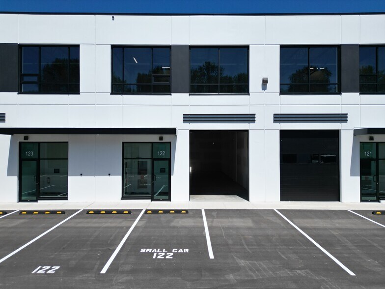 More Photos Of 2660 Barnet Hwy, Coquitlam Warehouse For Sale