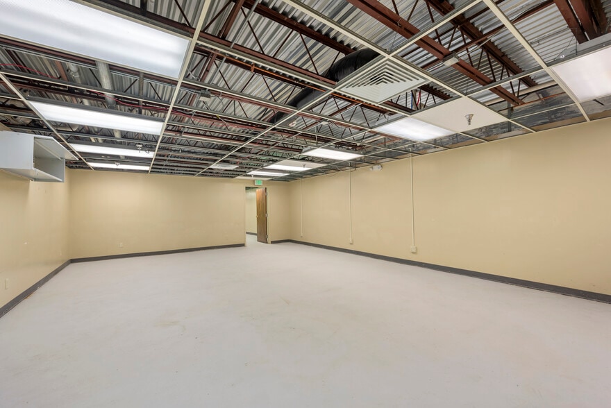 More Photos Of 1255 Engle St, Huntington Light Distribution For Sale