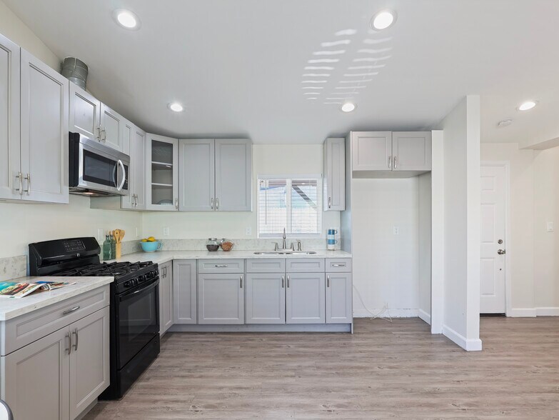 More Photos Of 15801 Chatsworth St, Granada Hills Multifamily For Sale