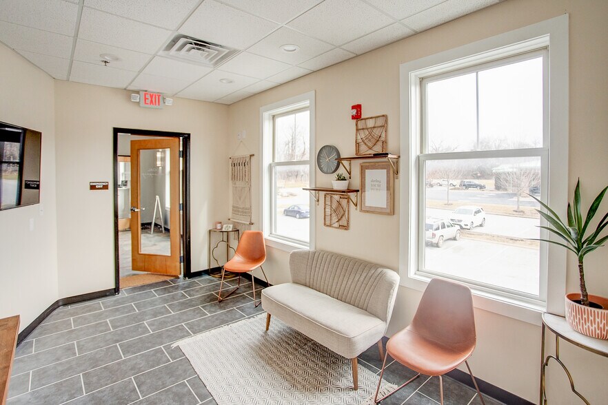 More Photos Of 921 S Arbor Vitae, Edwardsville Freestanding For Sale