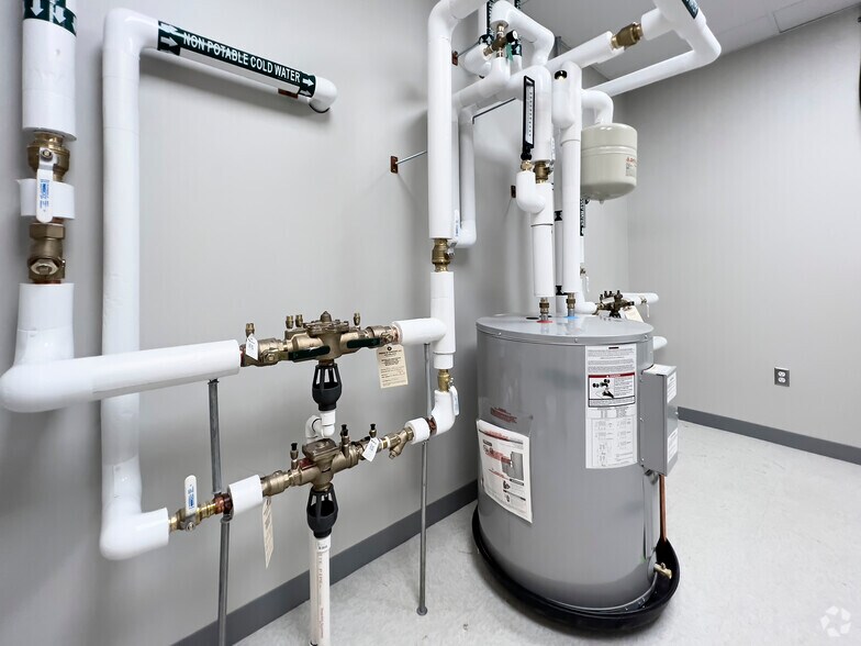 More Photos Of 20400 Observation Dr, Germantown Medical For Lease