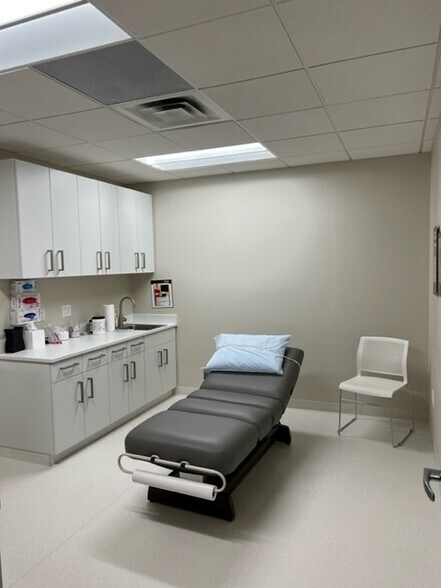 More Photos Of 205 Robin Rd, Paramus Office For Lease