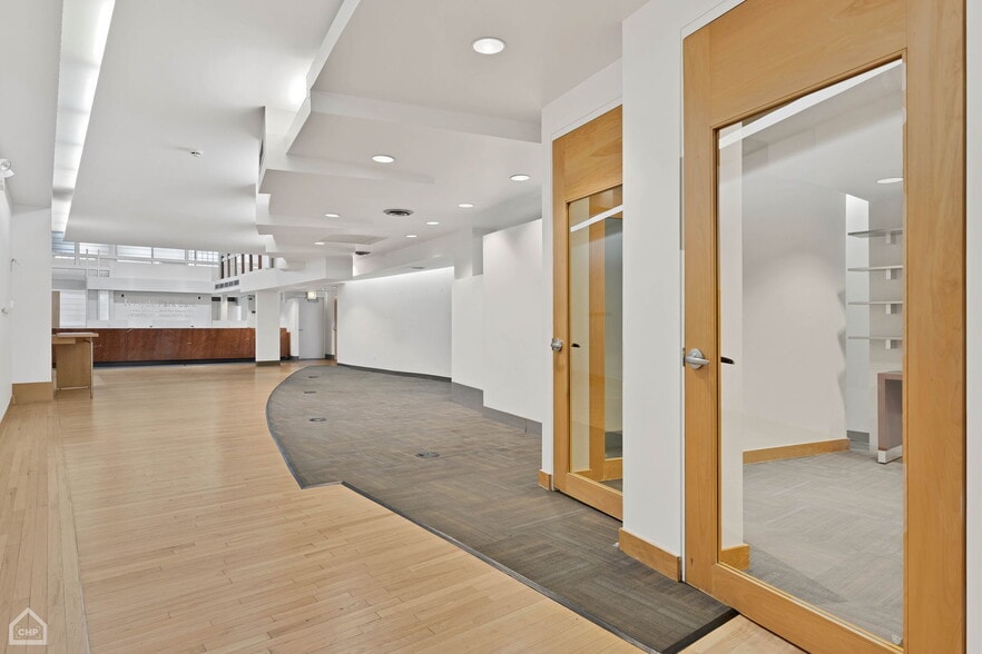 More Photos Of 1309-1311 E 57th St, Chicago Office For Lease