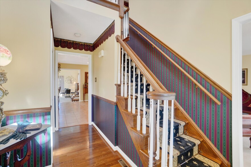 More Photos Of 2553 Roosevelt Ave, York Flex For Sale