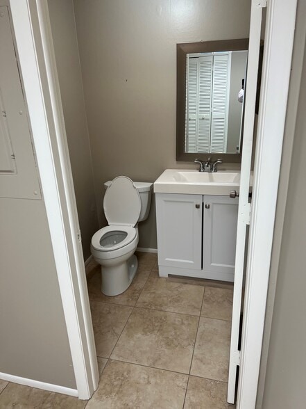 More Photos Of 6315 Presidential Ct, Fort Myers Office For Lease