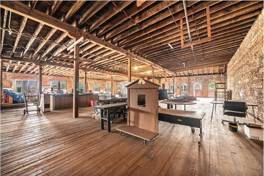 More Photos Of 812 West Ave, Lenoir Storefront Retail Office For Sale